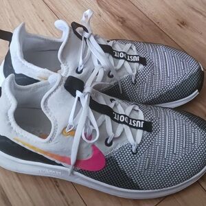 Nike Free TR8 Sz 10 -Women 942888-008 Multicolor Running Training Shoes Sneaker